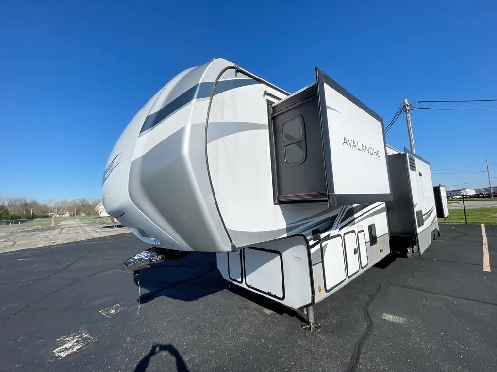 2023 Keystone Avalanche 390DS, Photos photo 29