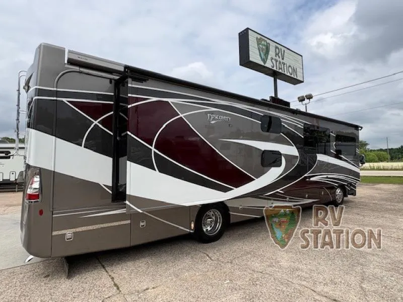 2023 Fleetwood Discovery LXE 40G - Photo 4