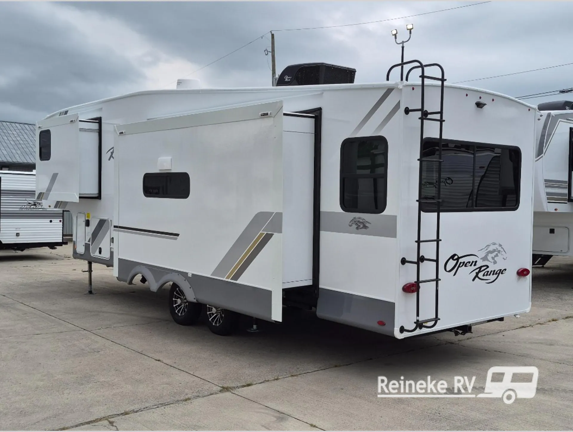 2027 Highland Ridge Roamer 29RLDS - Photo 4