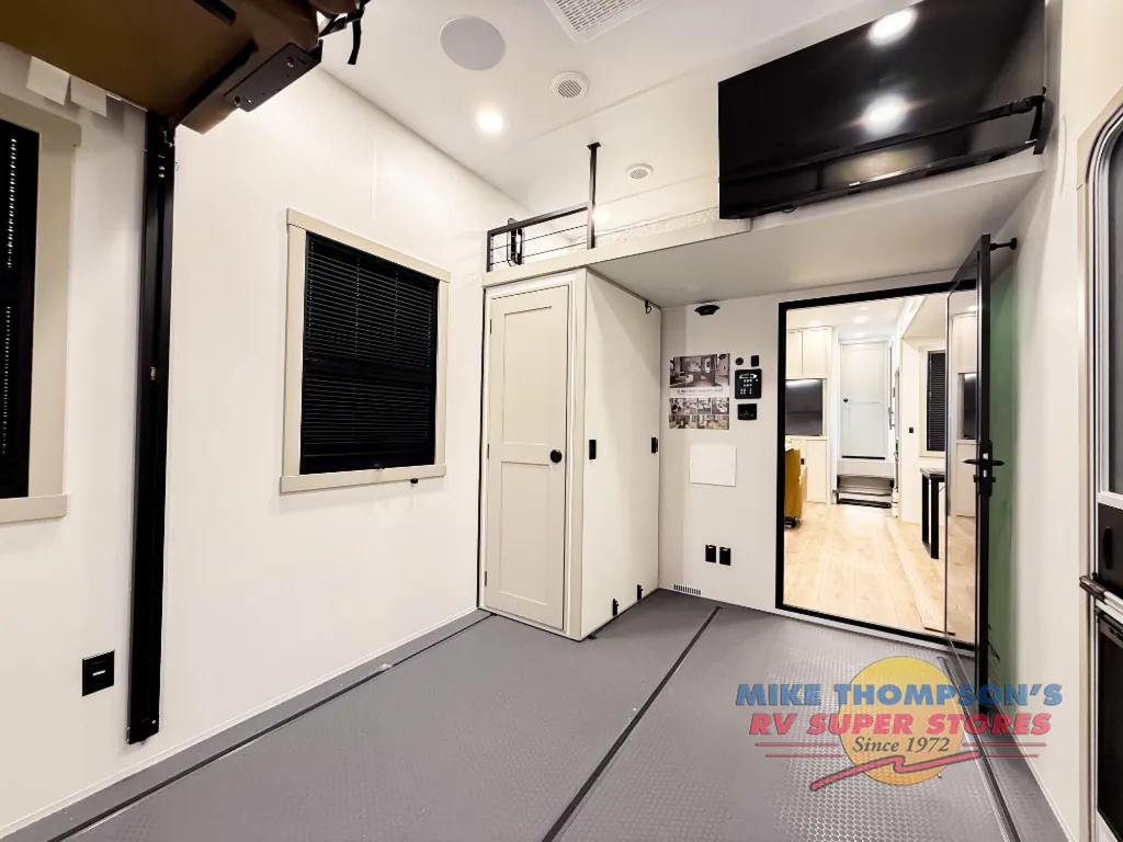 2026 Brinkley Model G 3950, Photos photo 18