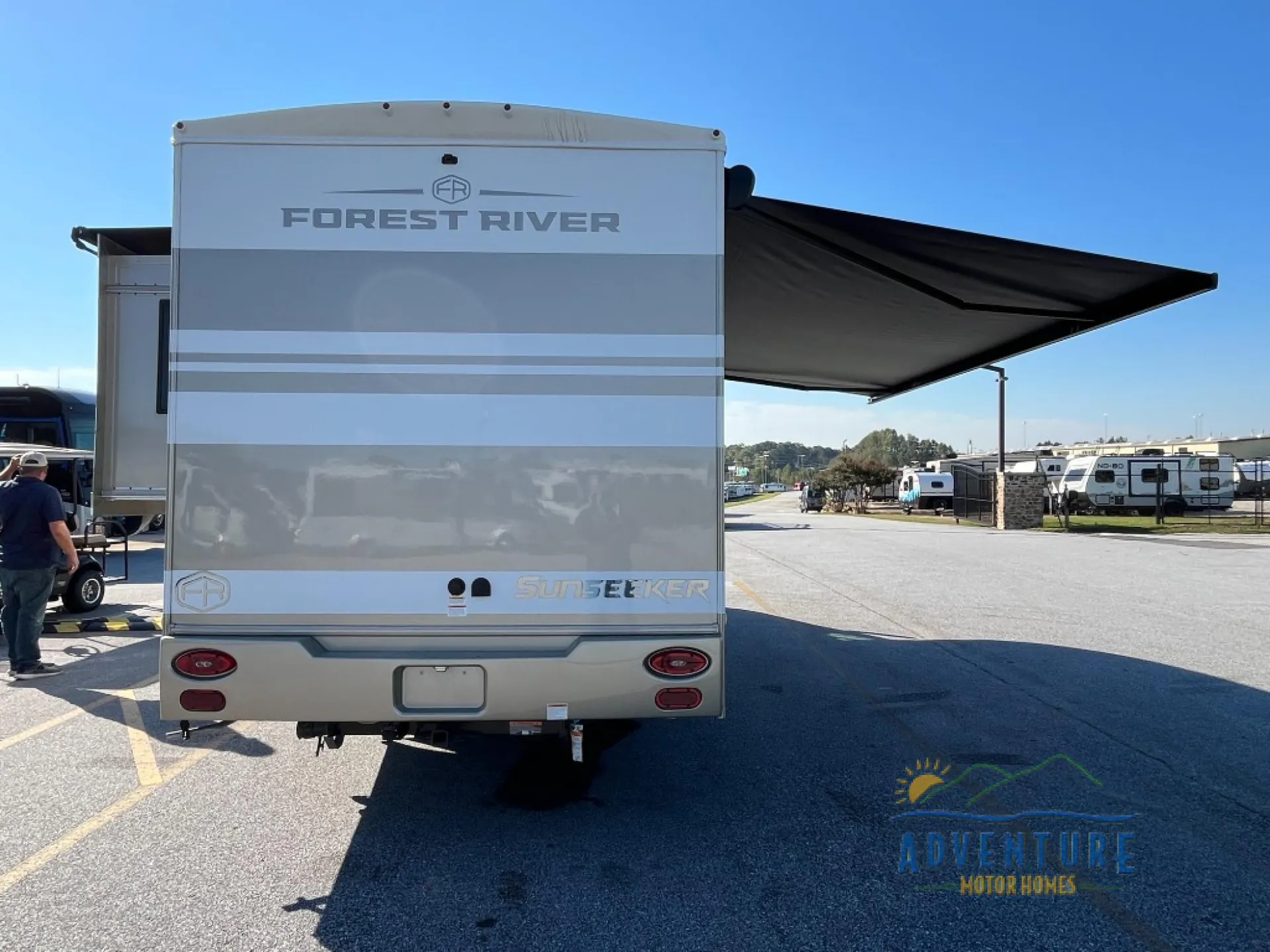 2025 Forest River Sunseeker MBS 2400DSB - Photo 4