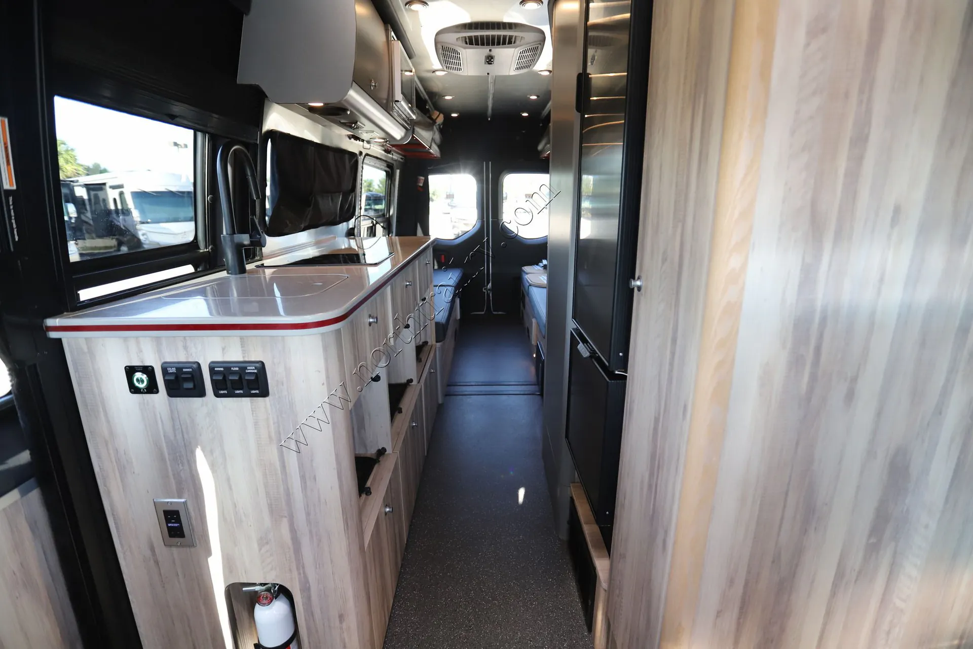 2024 Airstream Interstate 24 AWD - Photo 3