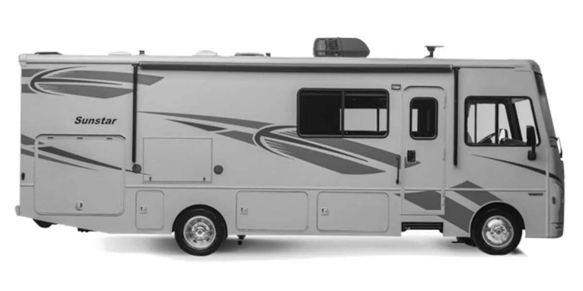 2017 Winnebago Sunstar 29VE - Photo 2