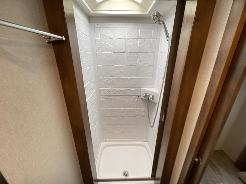 2019 Tiffin Wayfarer 24 FW, Photos photo 15