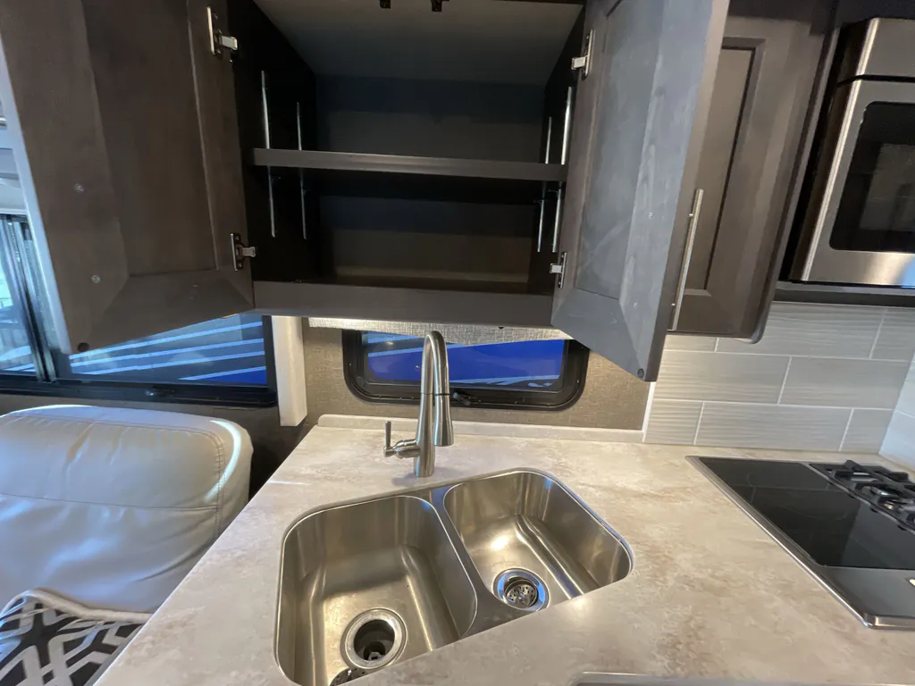 2022 Thor Motor Coach Challenger 35MQ, Photos photo 12