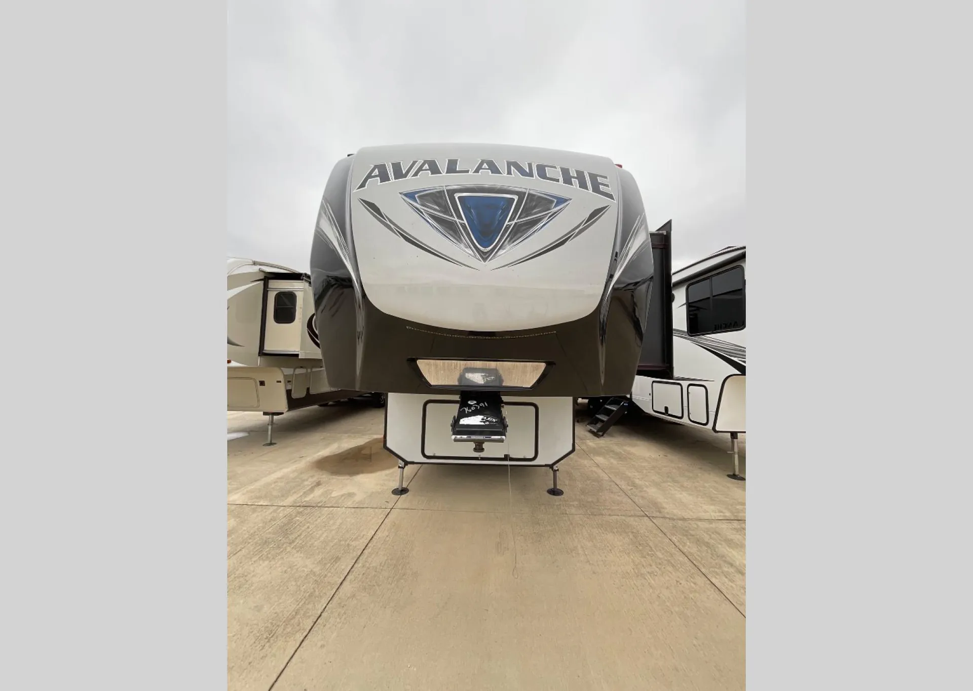 2018 Keystone Avalanche 320RS - Photo 4