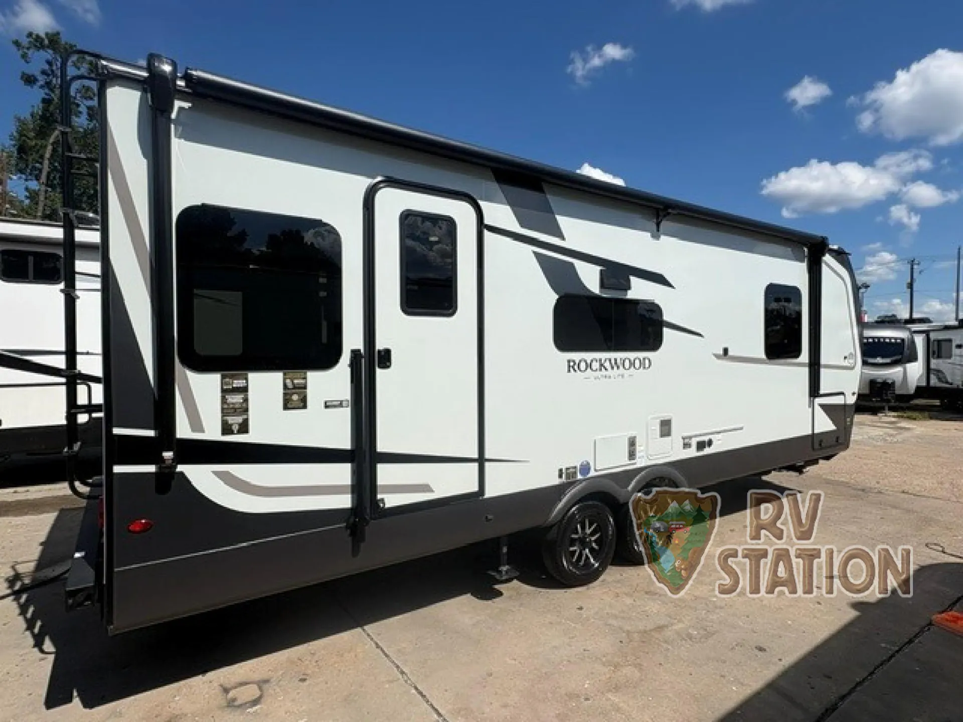 2027 Forest River Rockwood Ultra Lite 302RDT - Photo 4