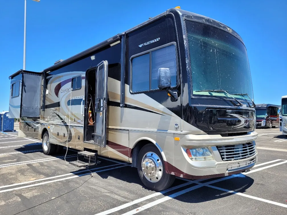 2014 Fleetwood Bounder 36E - Photo 2