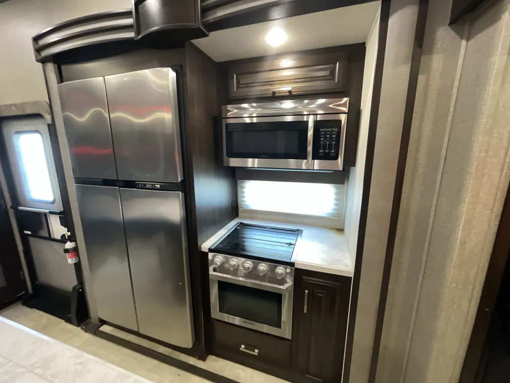 2019 Grand Design Momentum 399TH, Photos photo 13