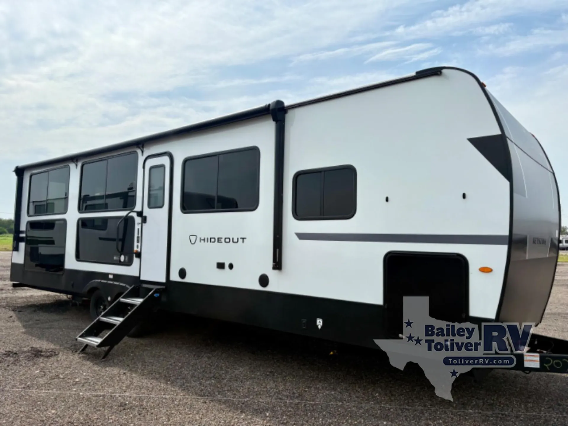 2027 Keystone Hideout Max 31SUNROOM dealer photo 1 from Toliver RV