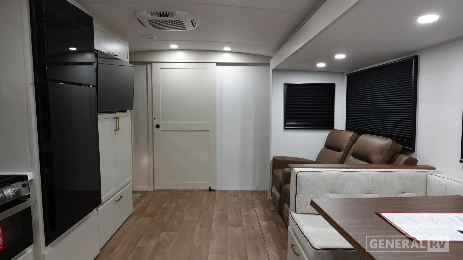 2027 Grand Design Imagine 2600RB - Photo 3