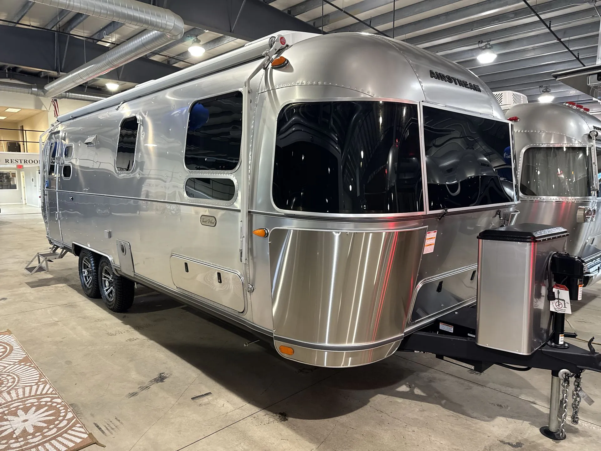 2027 Airstream Trade Wind 27FB TWIN - Photo 2
