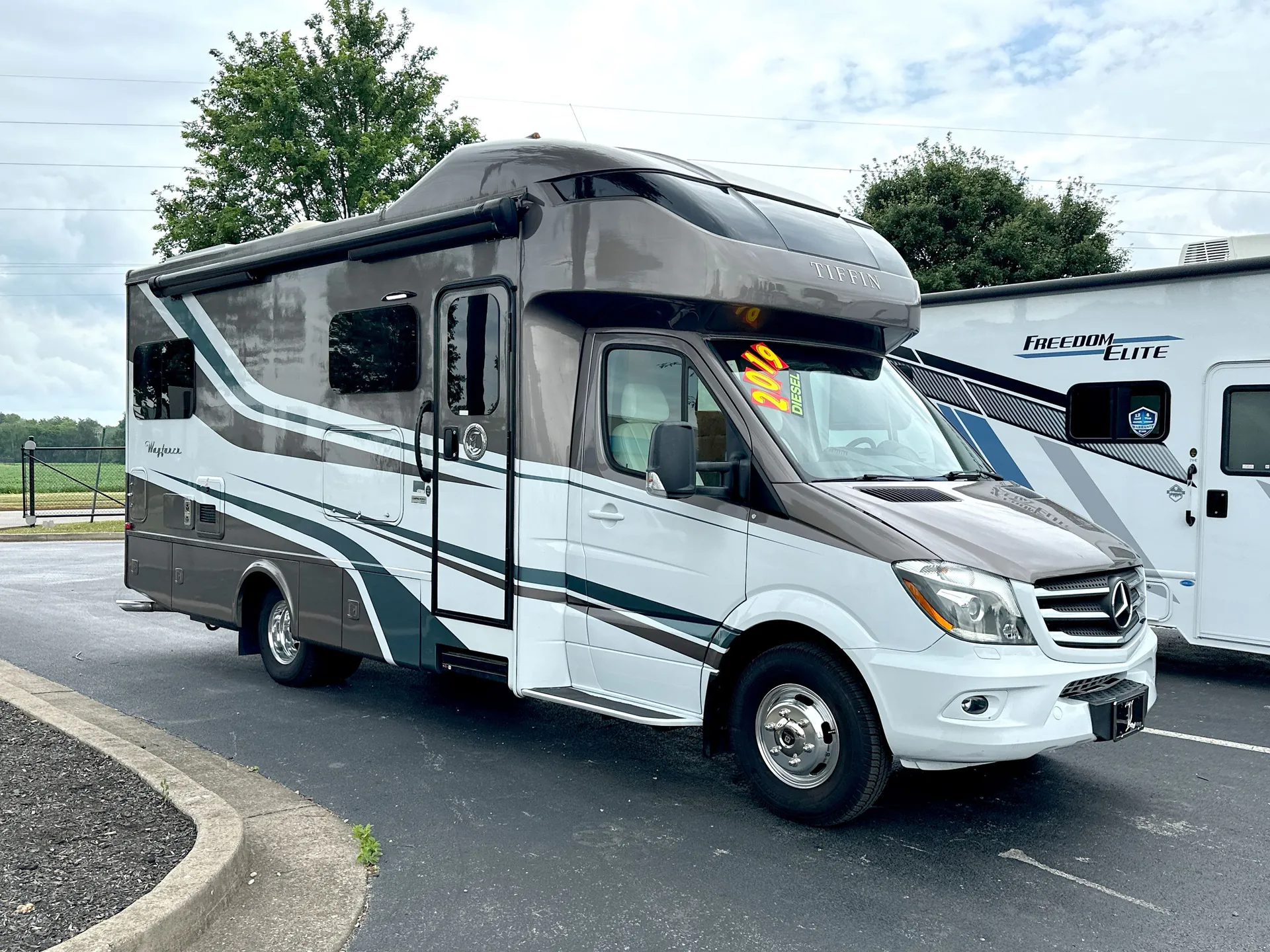 2019 Tiffin Wayfarer 24 FW dealer photo 1 from Camping World