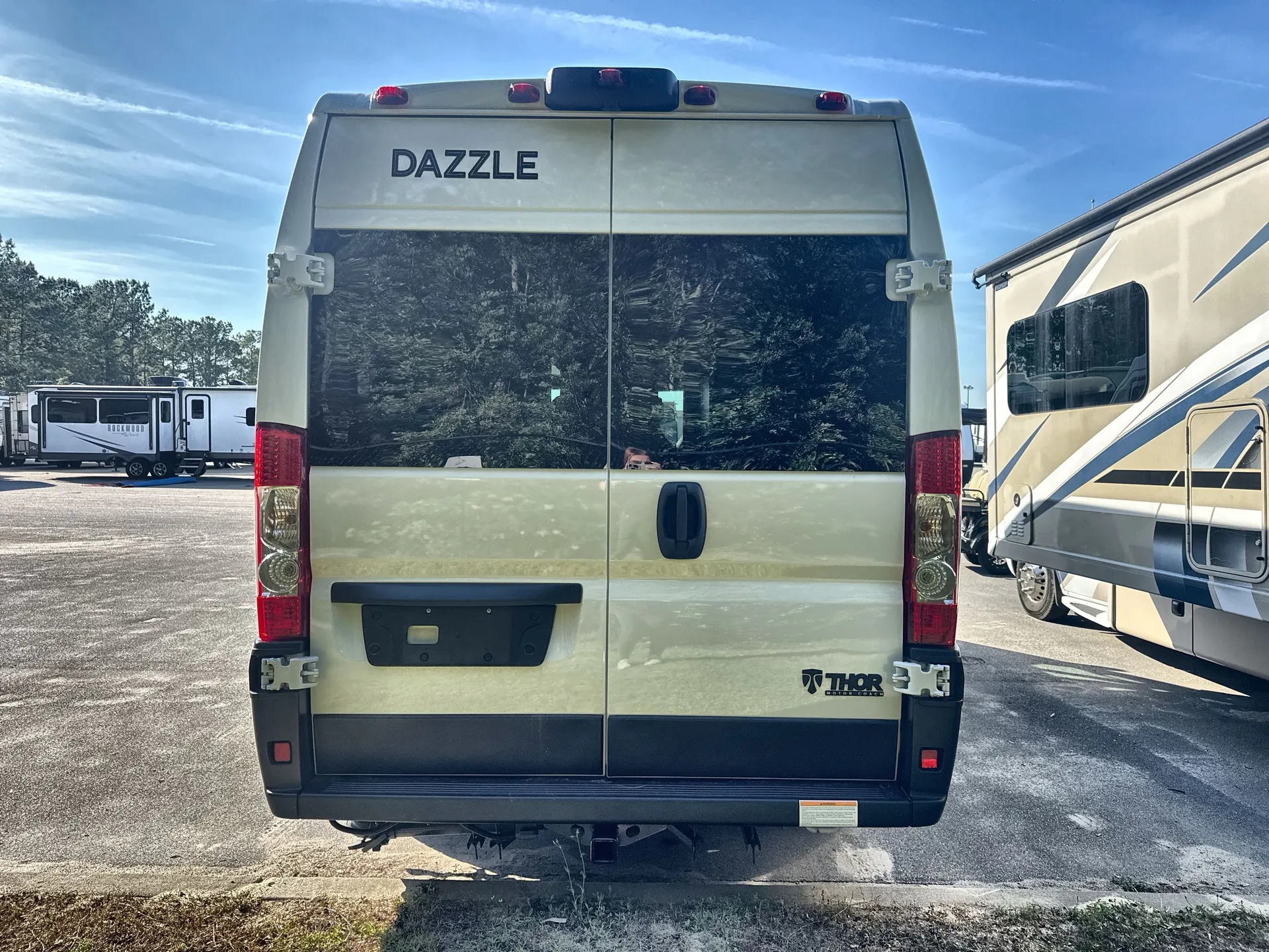 2025 Thor Motor Coach Dazzle 2LB — living area main