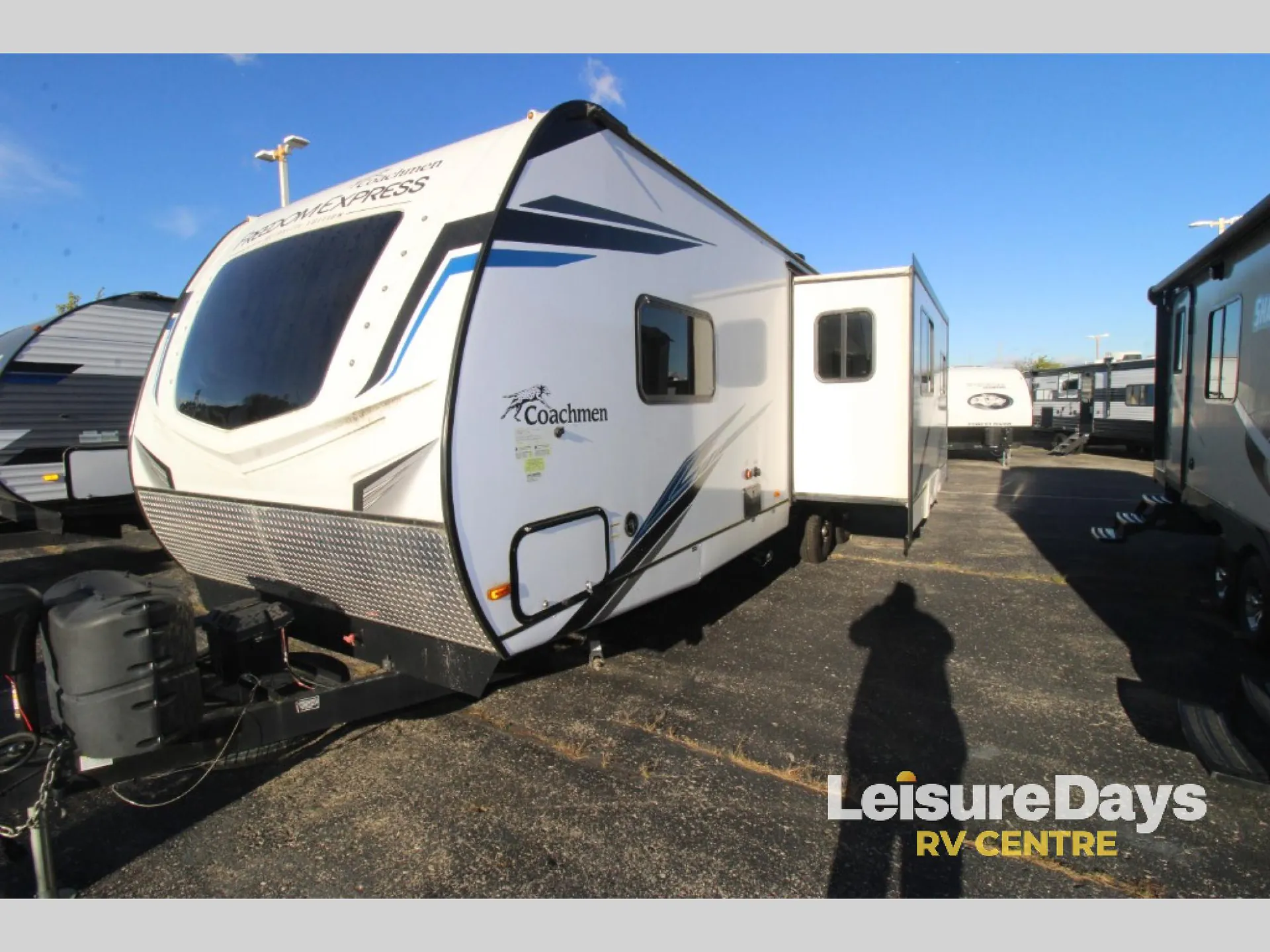 2023 Coachmen Freedom Express Ultra Lite 294BHDS - Photo 4