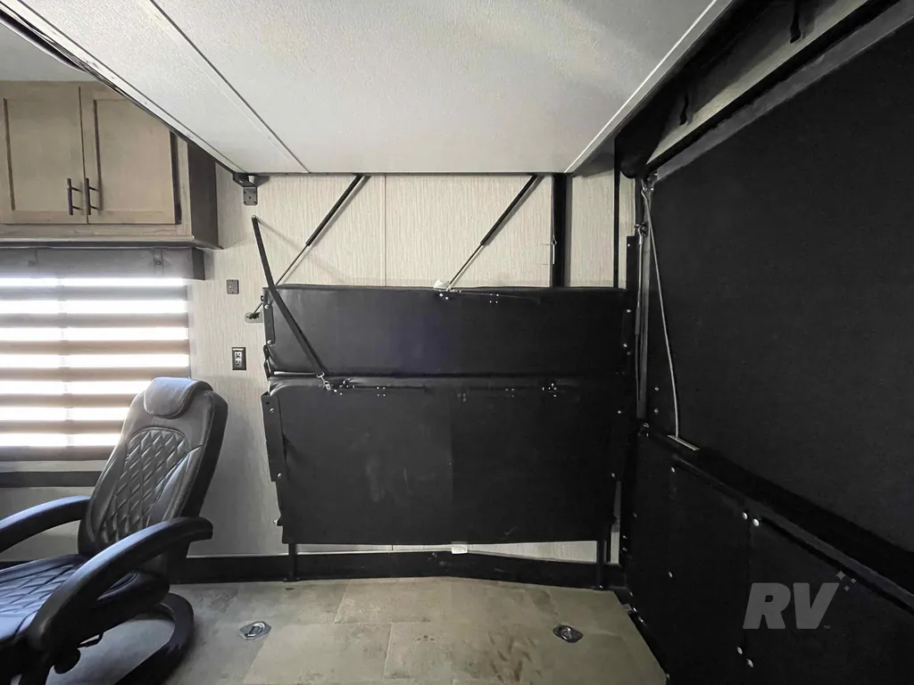 2021 Forest River Vengeance Rogue 26V, Photos photo 21