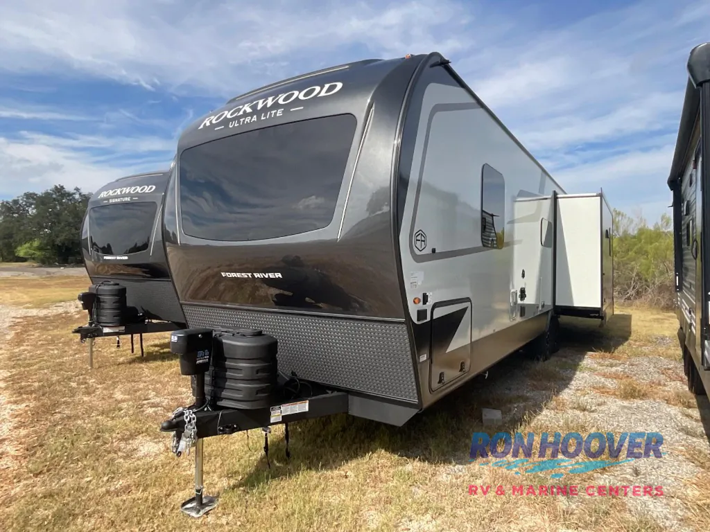 2027 Forest River Rockwood Ultra Lite 2921RL, Photos photo 3