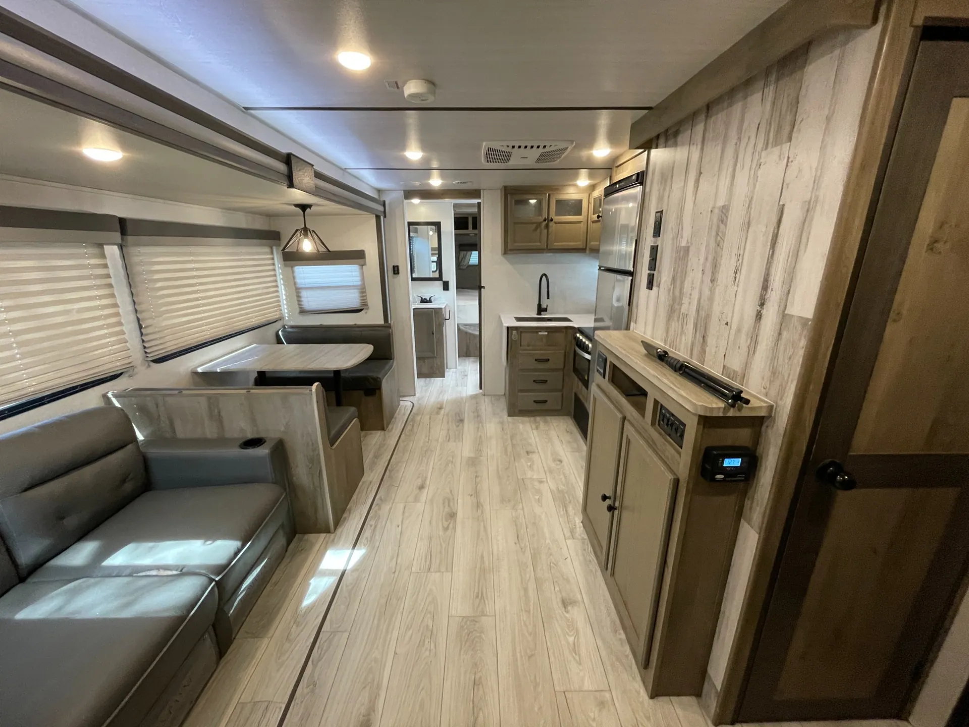 2022 Forest River Surveyor Legend 296QBLE - Photo 2