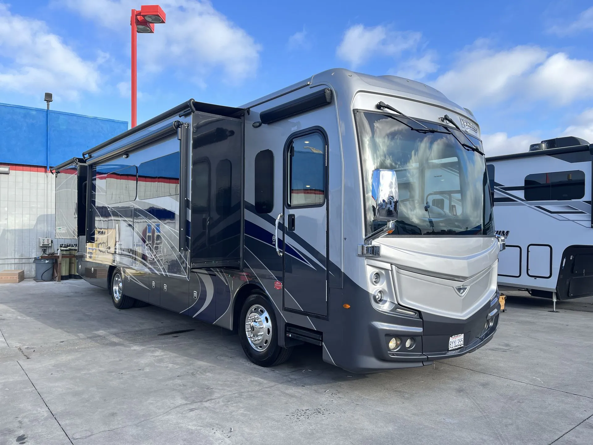 2022 Fleetwood Discovery 36Q - Photo 2