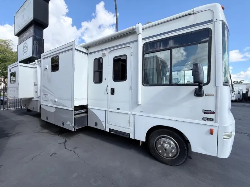 2005 Winnebago Sightseer 34A - Main photo