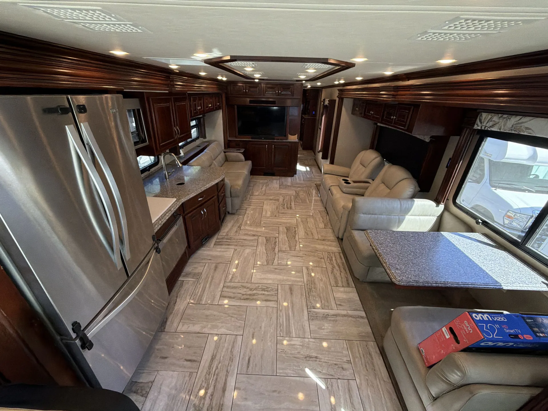 2017 Fleetwood Discovery LXE 40X — living area main