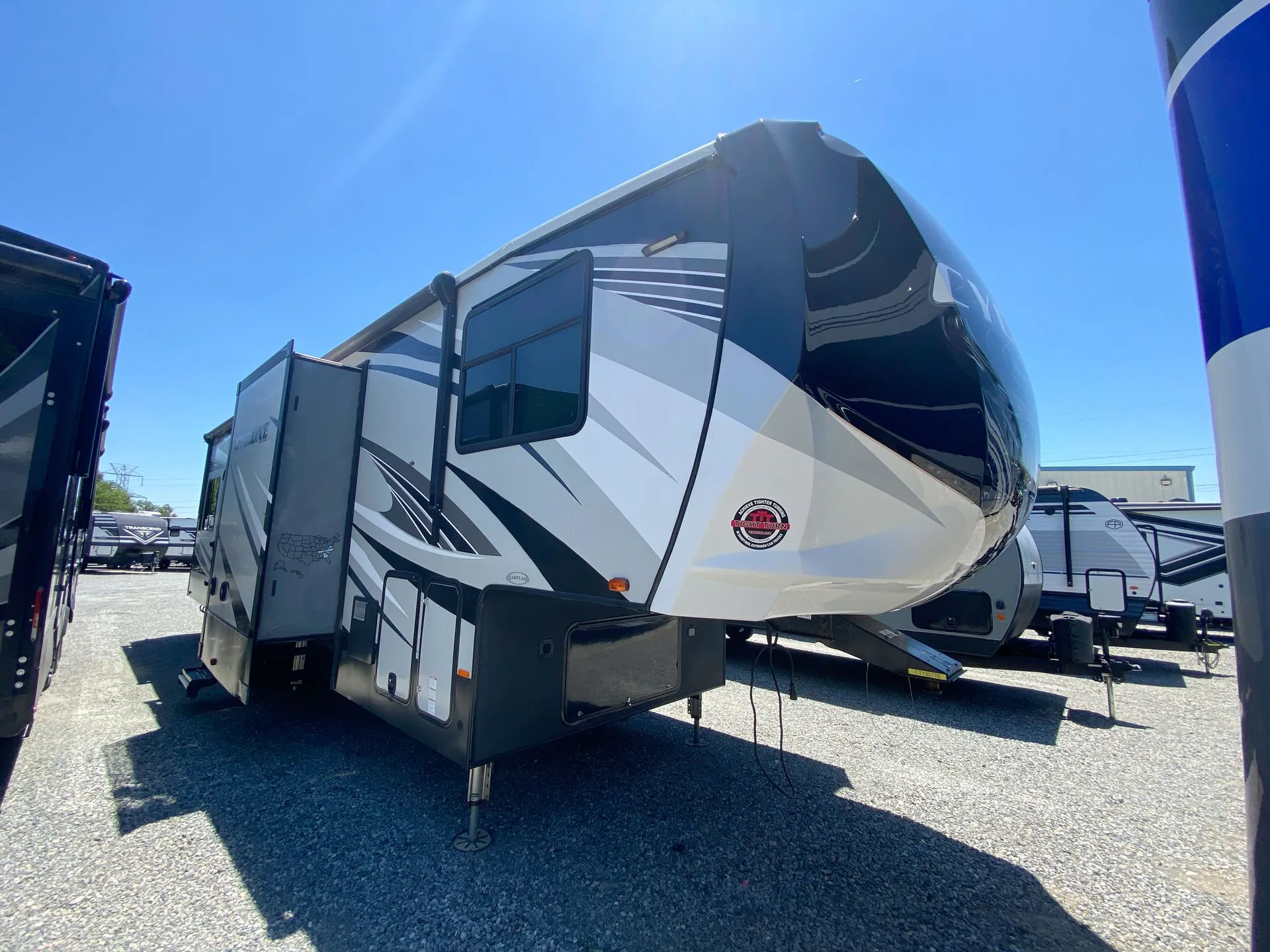 2018 Heartland Cyclone 3611 JS - Photo 2