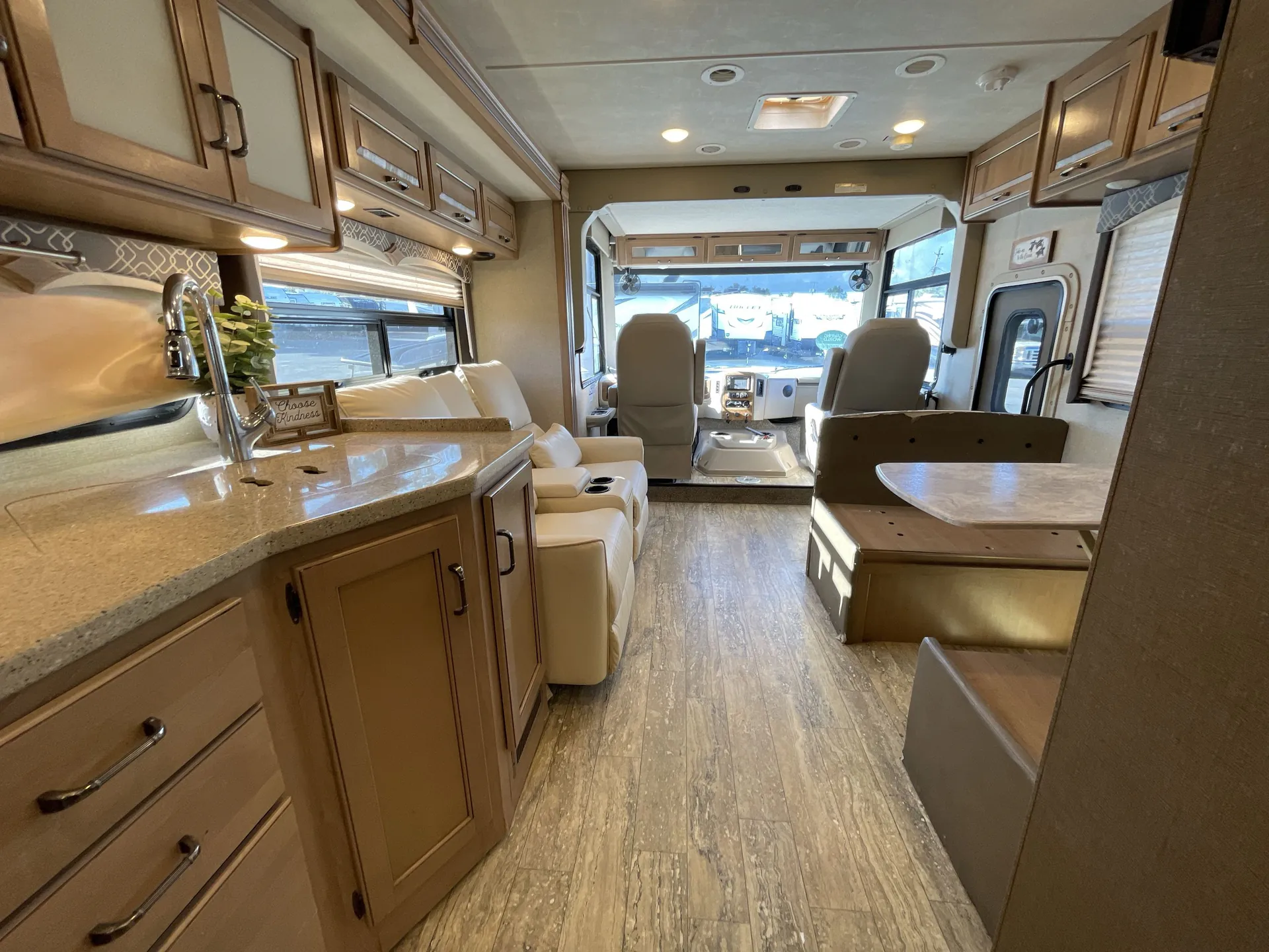 2018 Thor Motor Coach Hurricane 29M — cabinet