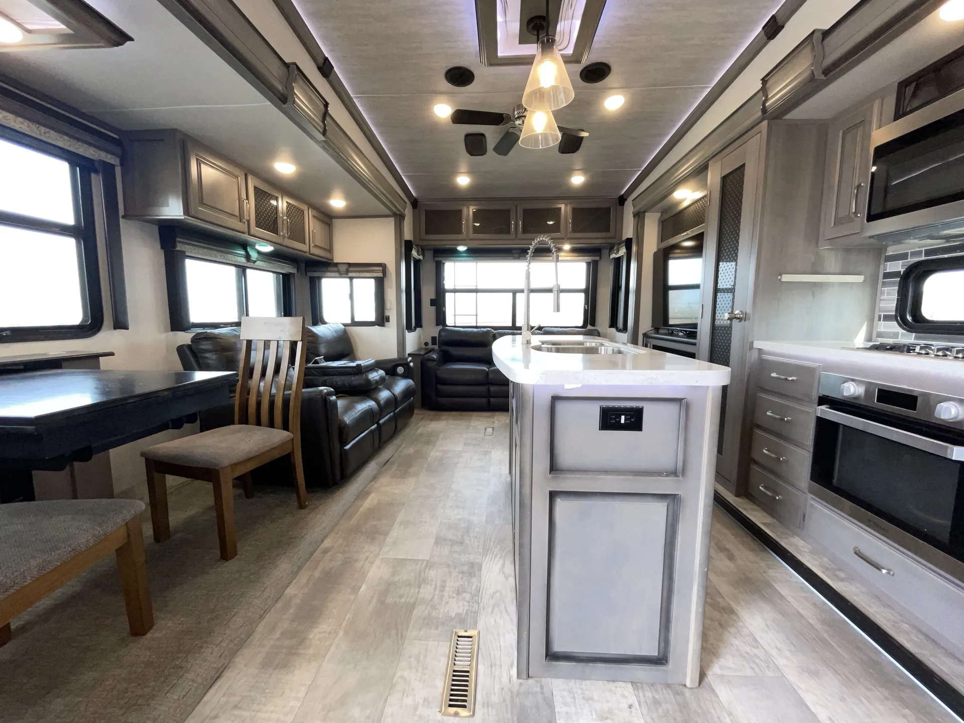 2020 Keystone Montana 3930FB — living area main