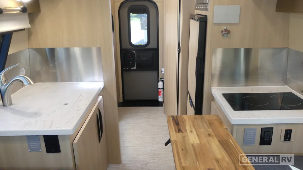 2025 Chinook RV Summit SS, Photos photo 6