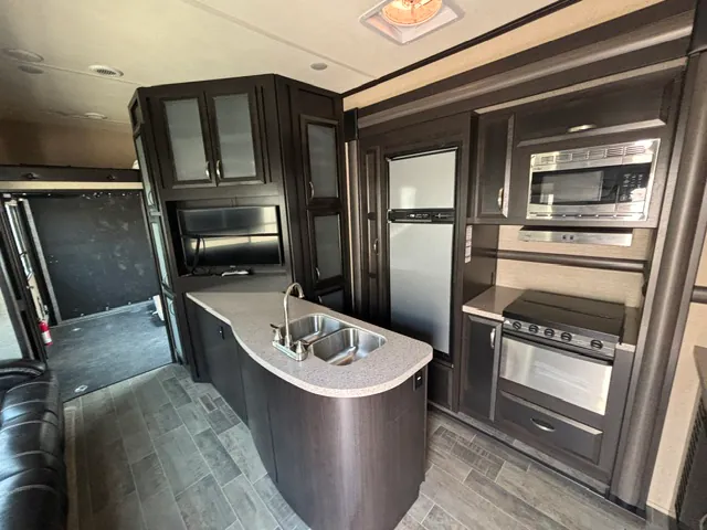 2018 Dutchmen Voltage Triton 3551, Photos photo 17