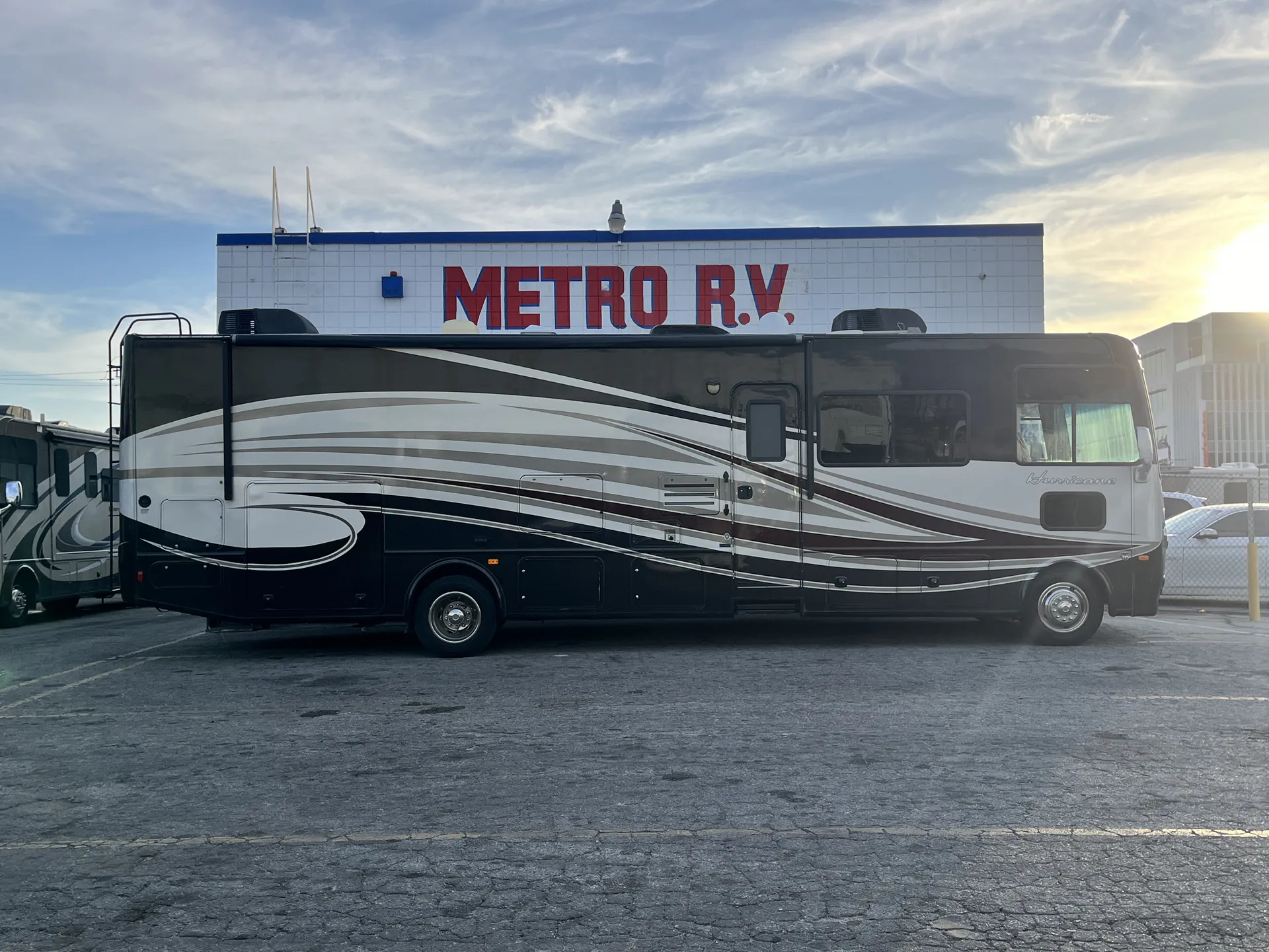 2014 Thor Motor Coach Hurricane 34J - Photo 2