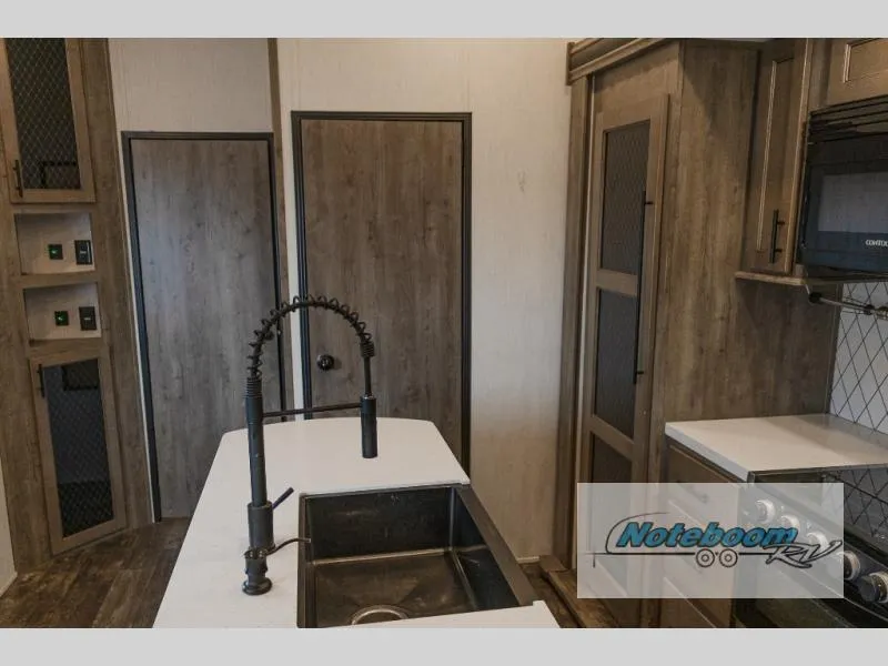 2021 Forest River Sabre 37FLH - Photo 3