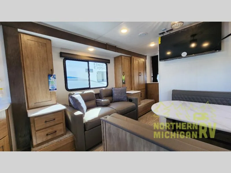 2025 Coachmen Freedom Express Ultra Lite 246RKS - Photo 3