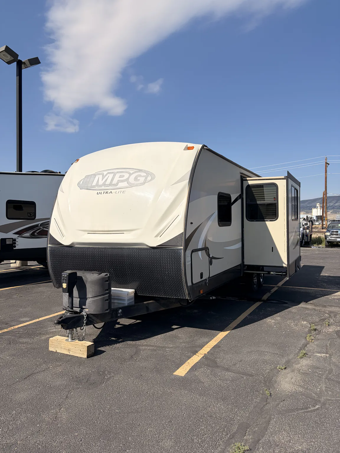 2017 Fleetwood Discovery 40E - Photo 4