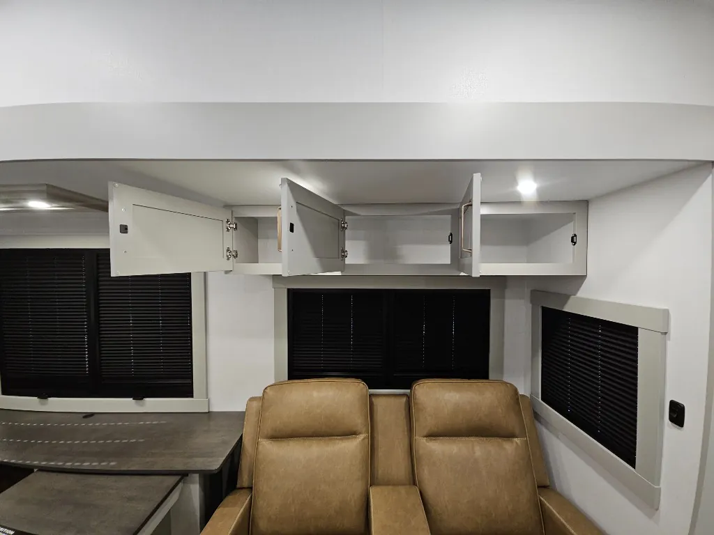 2026 Brinkley Model Z 3515, Living area photo 2
