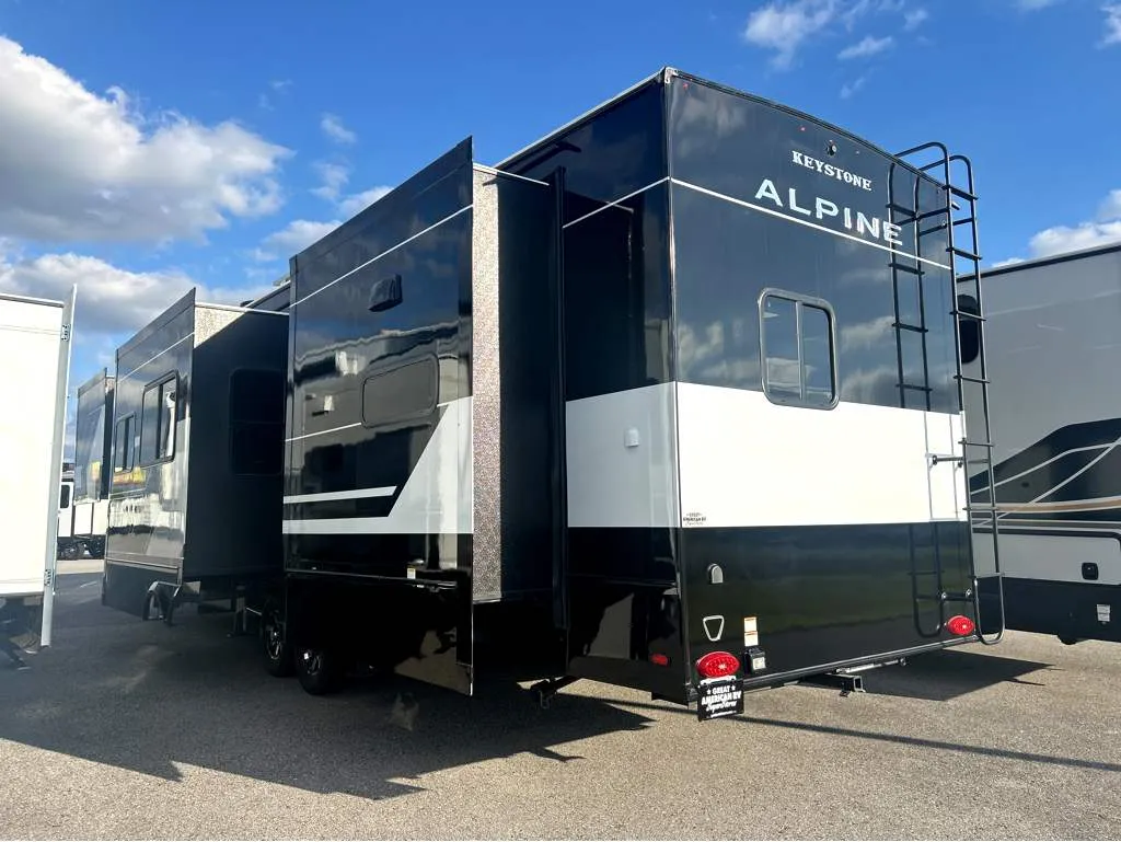 2026 Keystone Alpine Avalanche Edition 366LS - Photo 4
