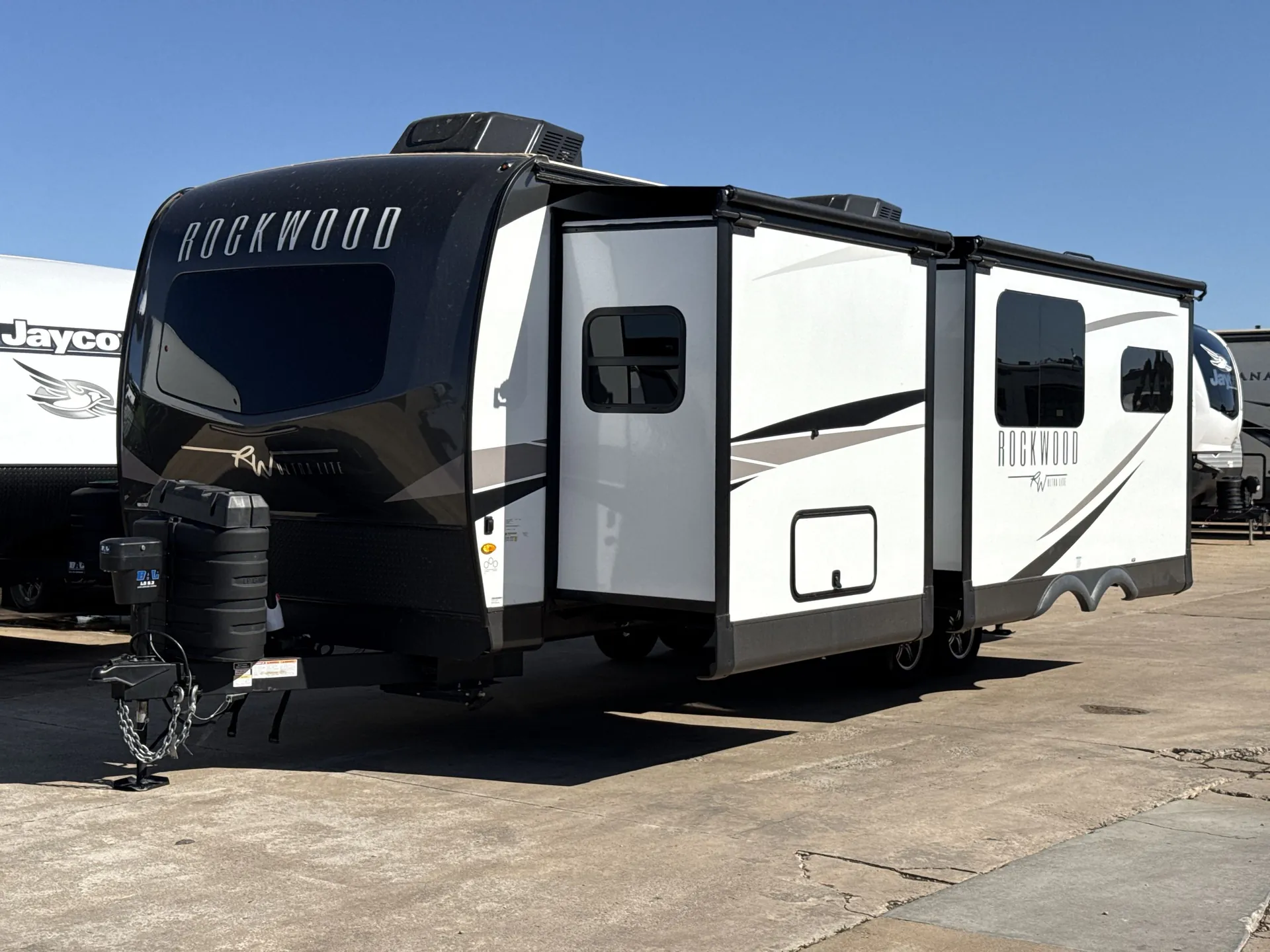 2025 Forest River Rockwood Ultra Lite 2614BS — campside