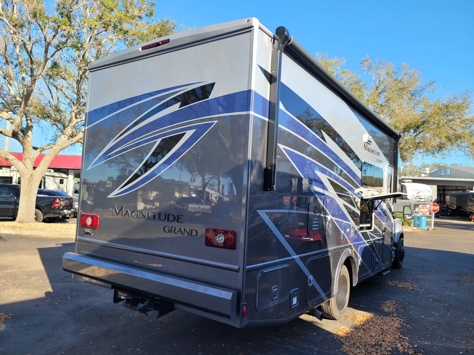 2025 Thor Motor Coach Magnitude Grand S29 - Photo 4