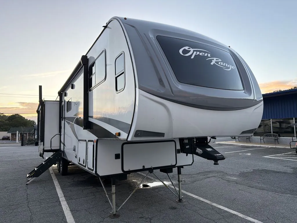 2022 Highland Ridge Roamer 354MBH - Photo 2