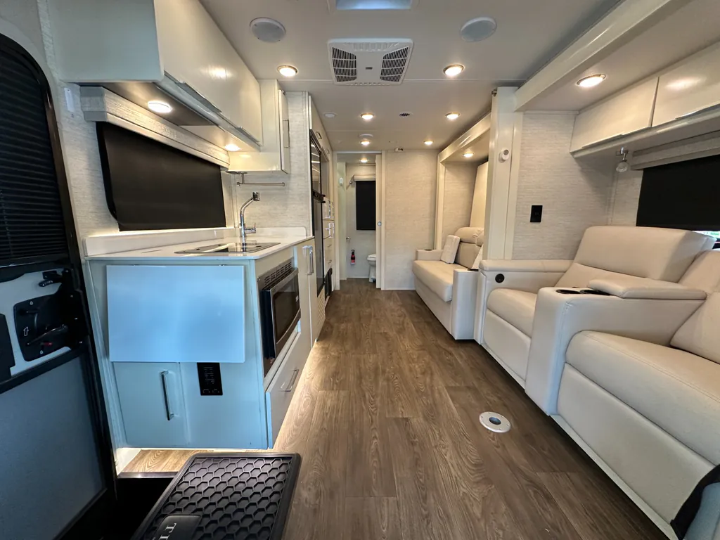 2020 Tiffin Wayfarer 25 RW, Photos photo 13