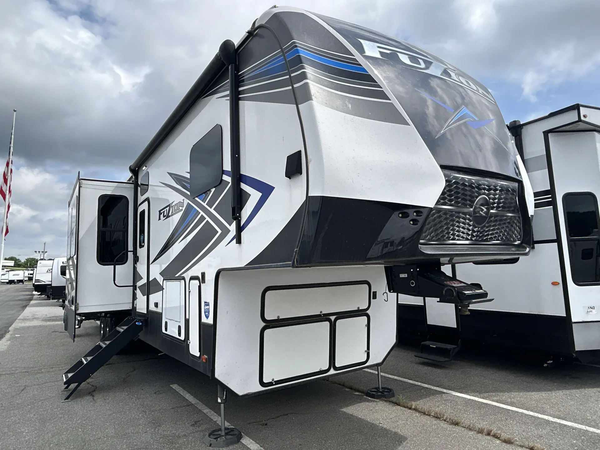 2021 Keystone Fuzion 419 - Photo 2