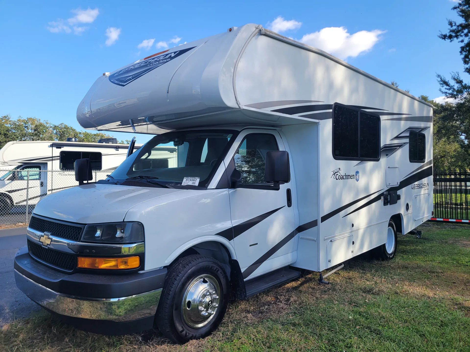 2025 Coachmen Leprechaun 220XG - Photo 3