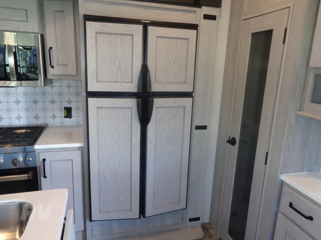 2023 Keystone Montana High Country 385BR, Photos photo 10
