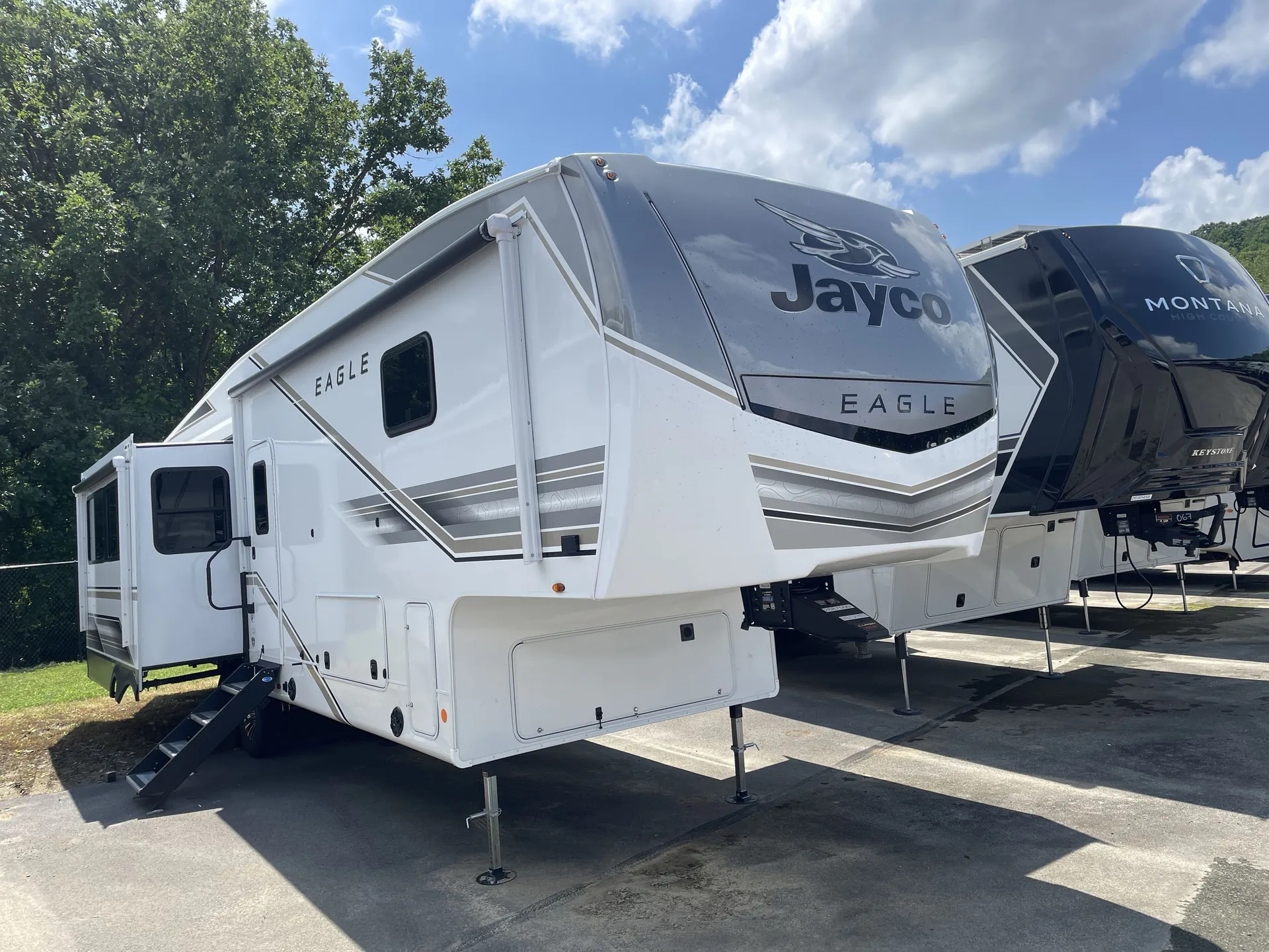 2027 Jayco Eagle 321RSTS - Photo 2