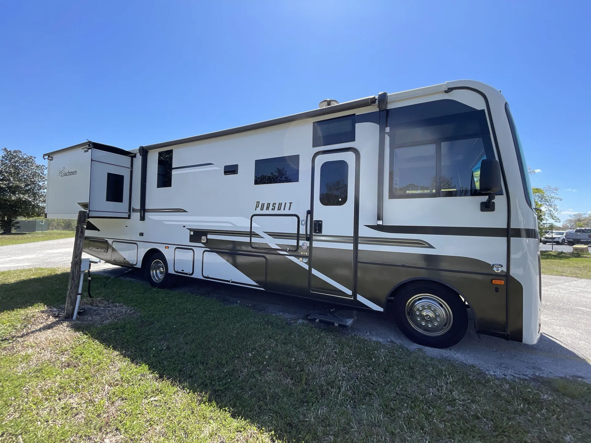 2024 Coachmen Pursuit 31TS - Photo 2