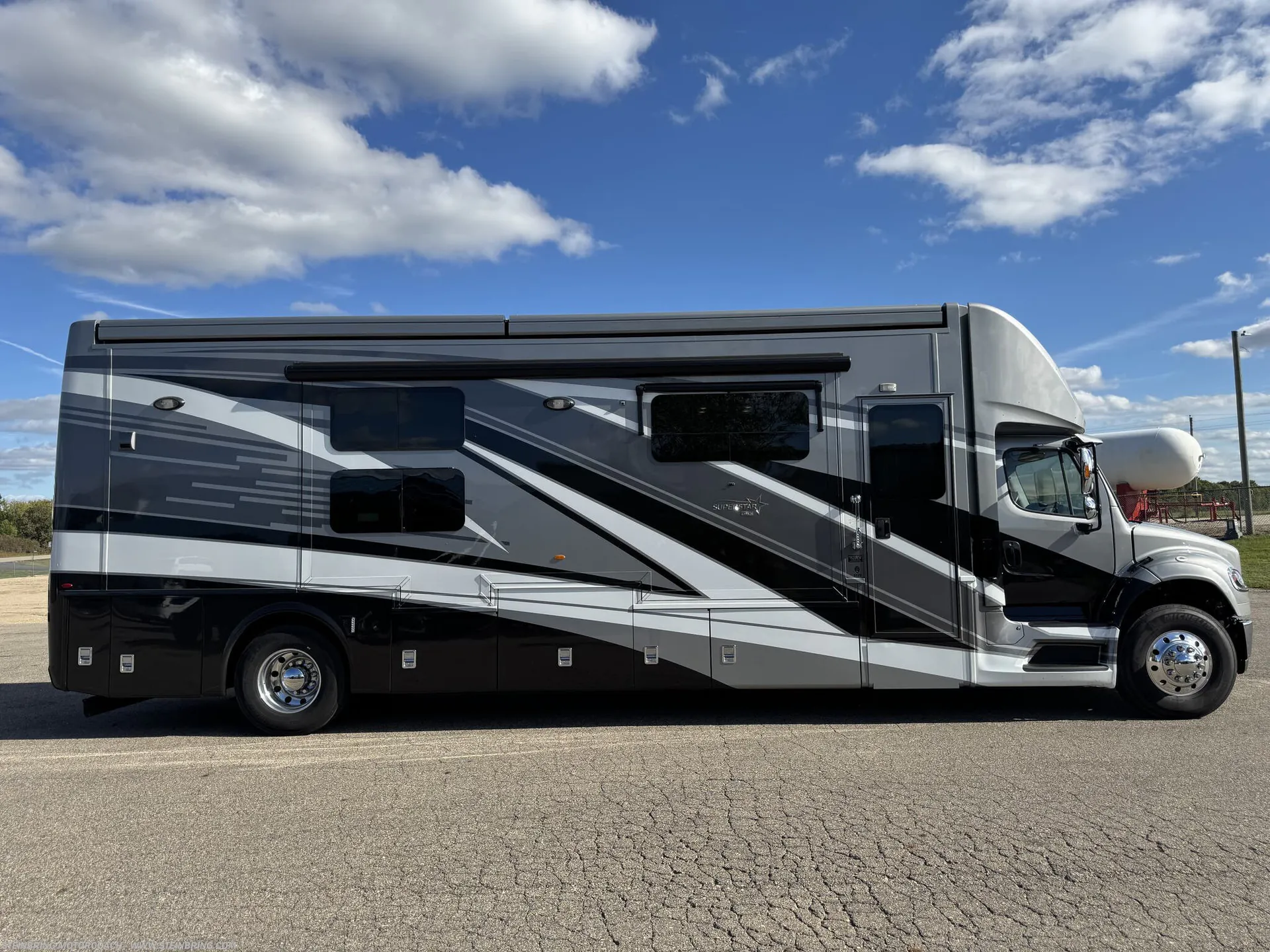 2023 Newmar Super Star 3729 - Photo 4