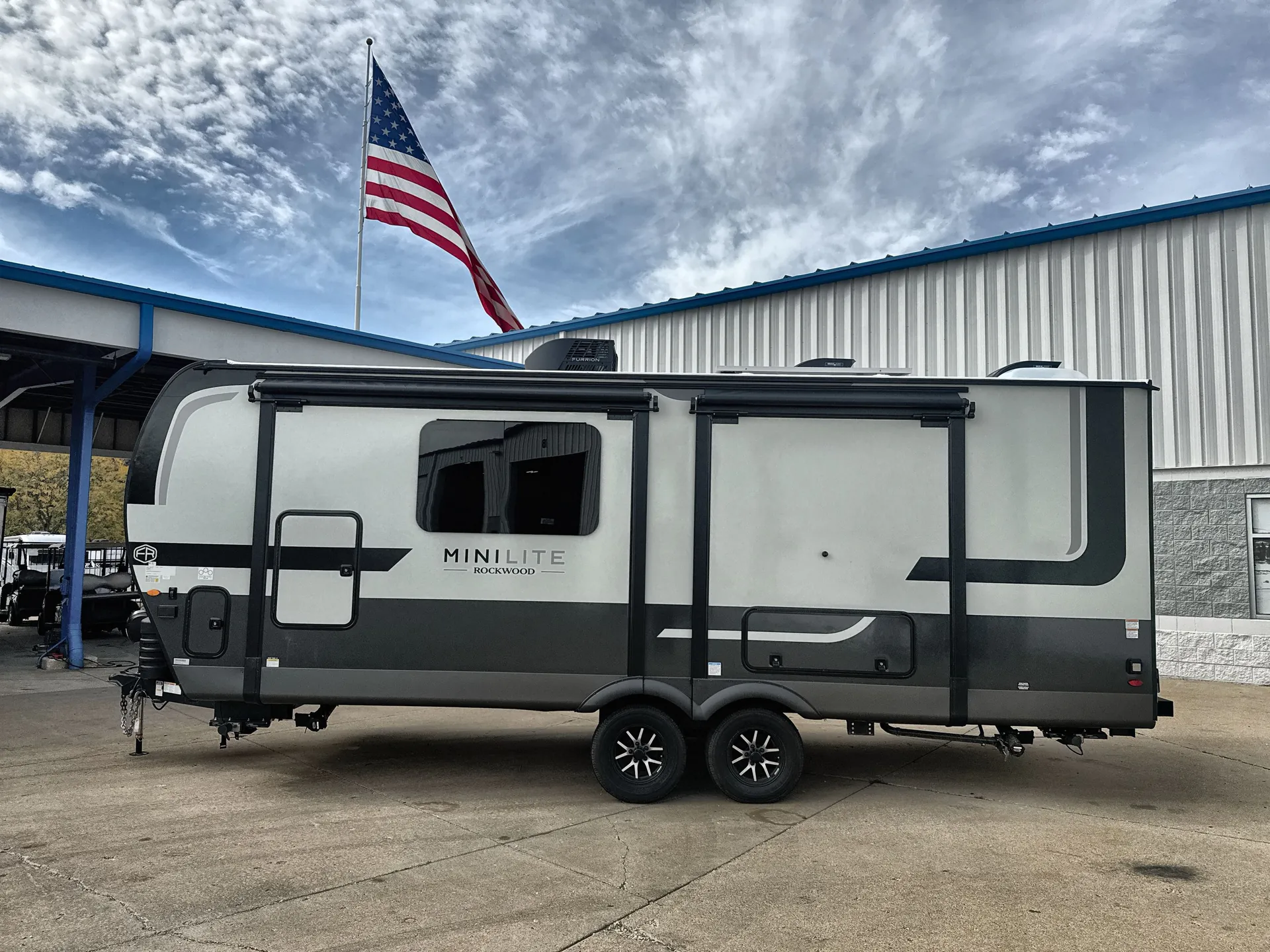 2027 Forest River Rockwood Mini Lite 2523MBR — off campside