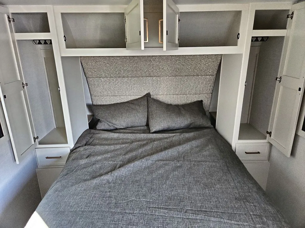 2026 Brinkley Model Ix 23X, Photos photo 14
