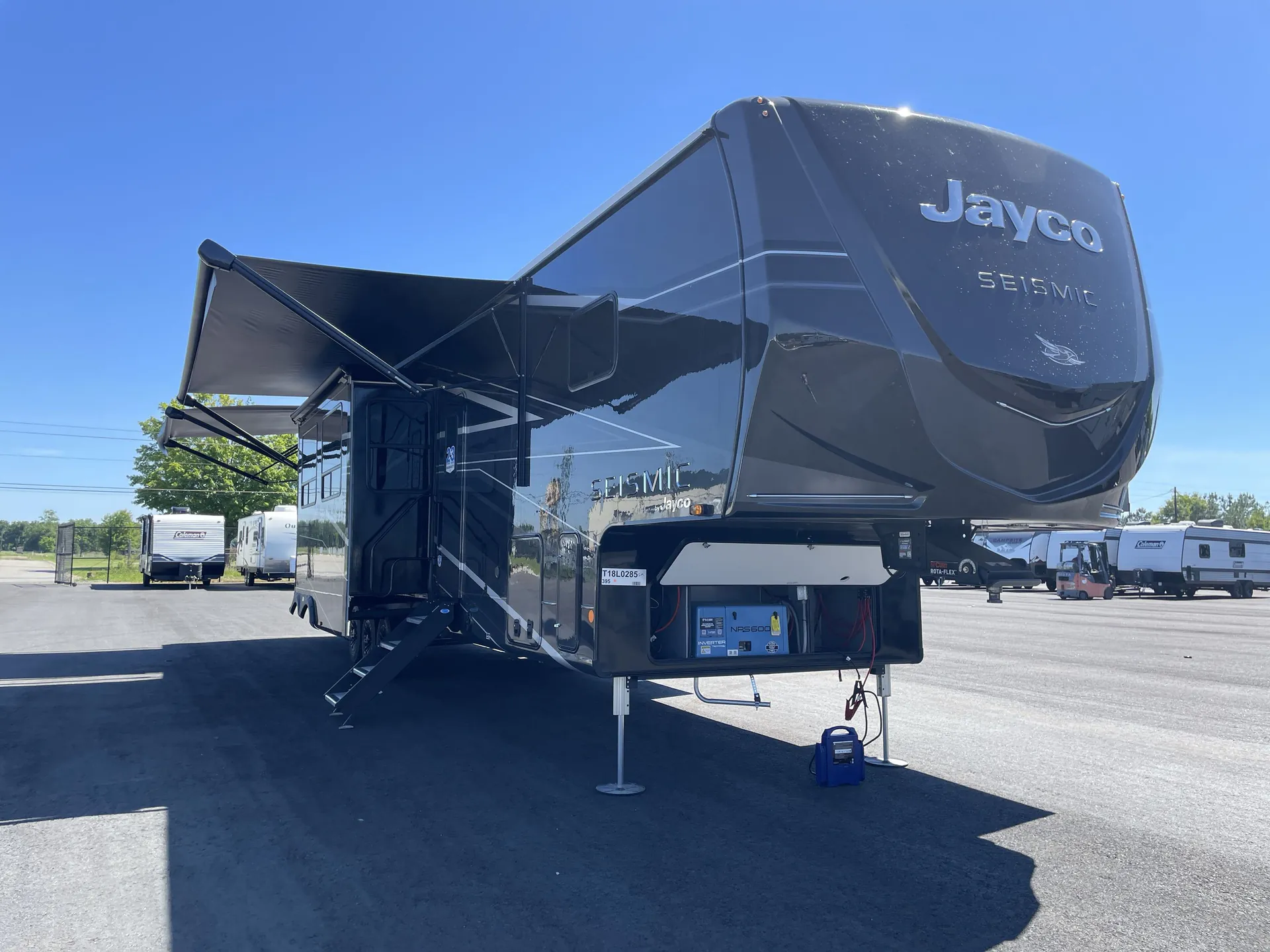 2026 Jayco Seismic 395 - Photo 2
