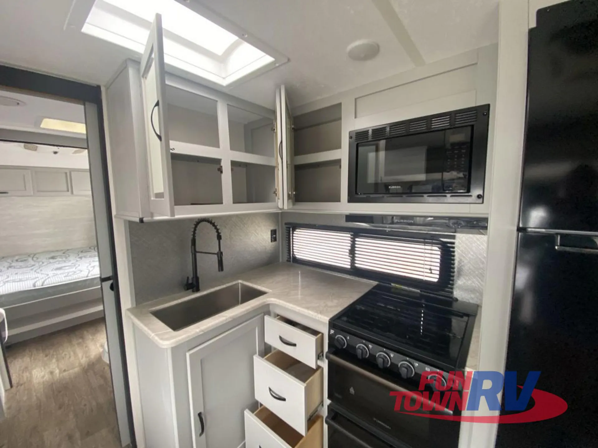 2021 Forest River Vibe 32MS dealer photo 4 from Fun Town RV